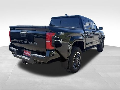 Used 2024 Toyota Tacoma TRD Sport w/ TRD Sport Upgrade Package image 4