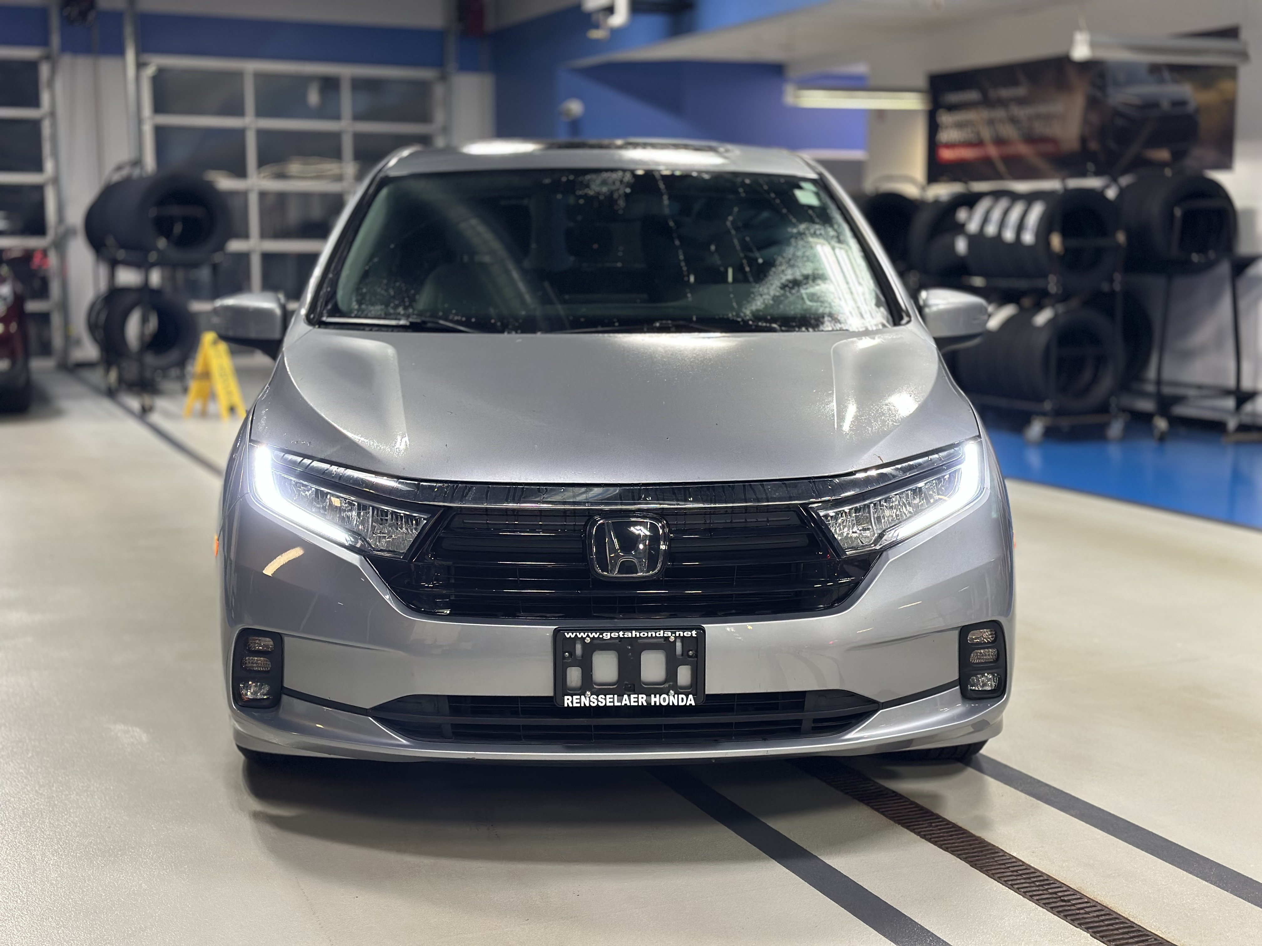 Used 2024 Honda Odyssey EX-L image 2