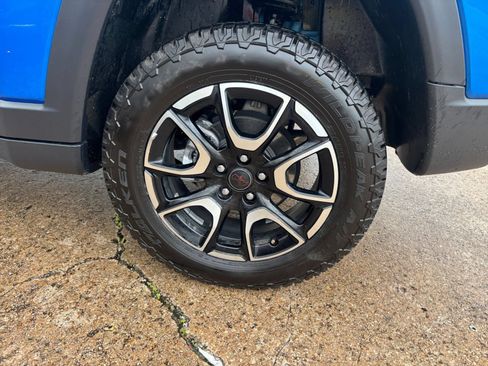 Used 2025 Jeep Compass Trailhawk AWD/4WD image 29