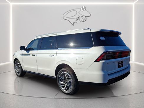 New 2025 Lincoln Navigator L Reserve image 3