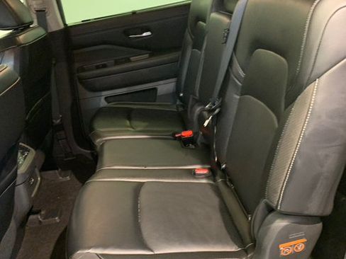 Used 2024 Nissan Pathfinder SL AWD/4WD image 38