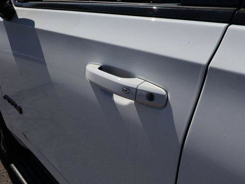 New 2026 GMC Yukon XL AT4 w/ AT4 Premium Plus Package AWD/4WD image 19