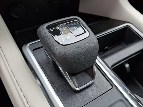 Used 2023 Nissan Pathfinder SL AWD/4WD image 16