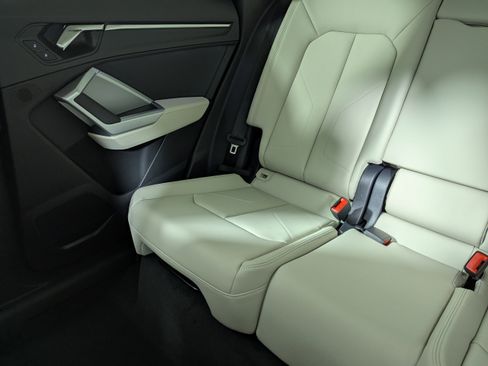 New 2025 Audi Q3 2.0T Premium image 12