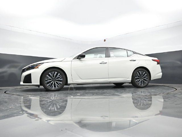 Used 2025 Nissan Altima 2.5 SV FWD image 54