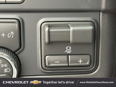 New 2025 Chevrolet Suburban Premier AWD/4WD image 24