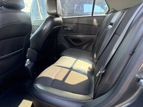 Used 2018 Chevrolet Trax LT w/ LT Convenience Package FWD image 5