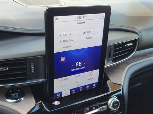 Used 2023 Ford Explorer Platinum w/ Technology Package image 18