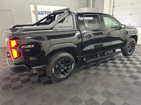 Used 2025 Chevrolet Colorado Z71 w/ Midnight Edition AWD/4WD image 10