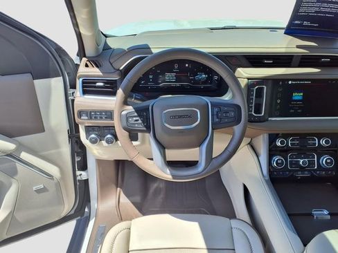 Used 2023 GMC Yukon XL Denali AWD/4WD image 15