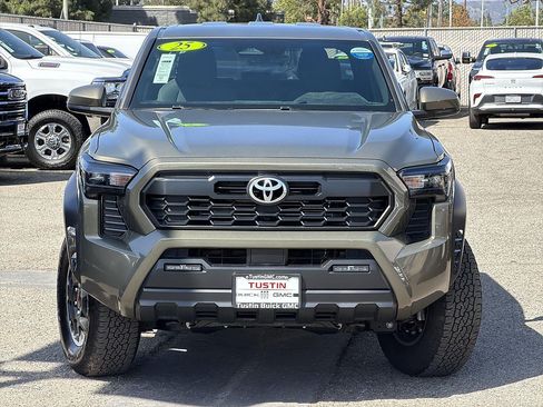 Used 2025 Toyota Tacoma TRD Off-Road AWD/4WD image 2