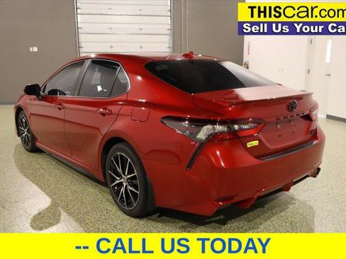 Used 2022 Toyota Camry SE image 5