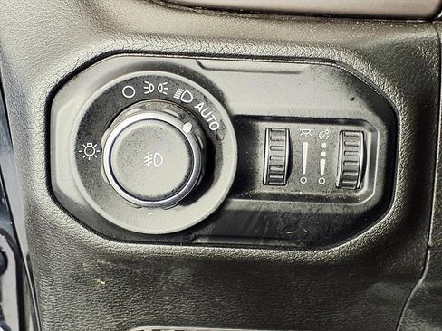 Used 2020 Jeep Wrangler Unlimited Sport image 17