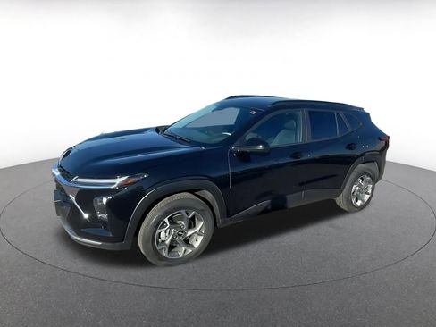 Used 2025 Chevrolet Trax LT image 8