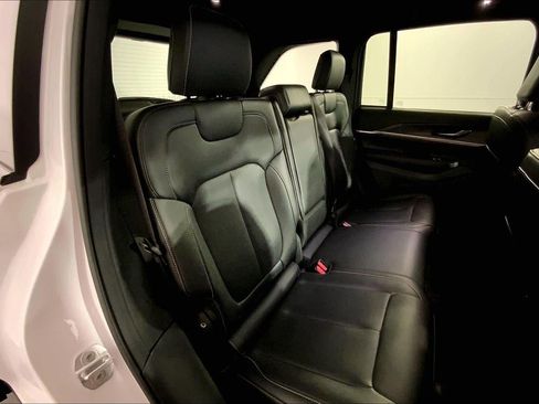 Used 2025 Jeep Grand Cherokee Limited AWD/4WD image 23