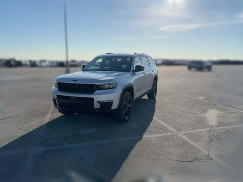 New 2025 Jeep Grand Cherokee L Limited image 3
