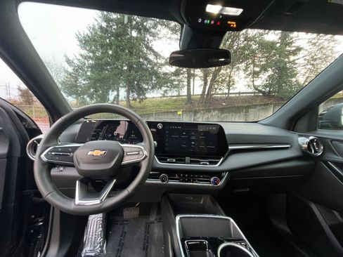 Used 2025 Chevrolet Equinox LT image 33