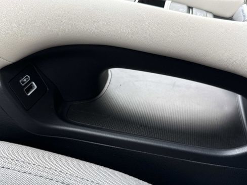 Used 2023 Honda HR-V LX image 8