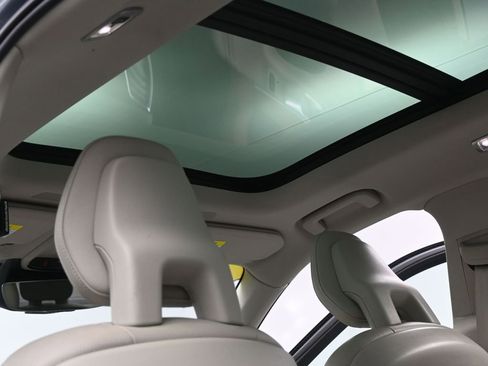 Used 2021 Volvo XC90 T6 Momentum w/ Advanced Package image 24