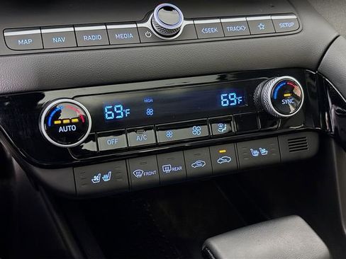 Used 2023 Hyundai Elantra Limited image 17