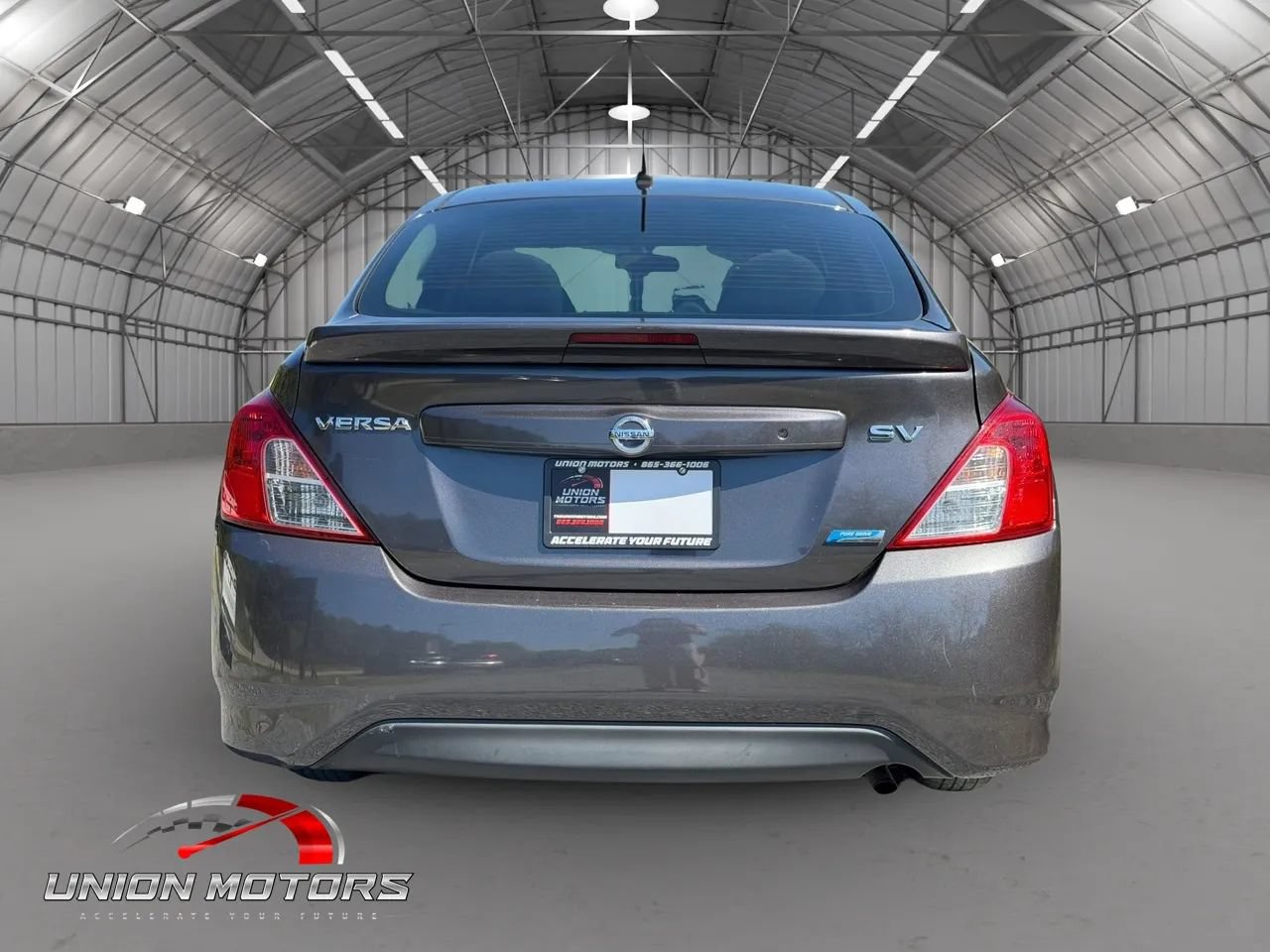 Used 2015 Nissan Versa SV FWD image 5