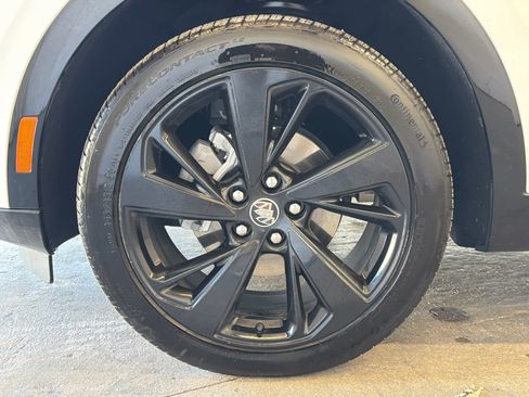 Used 2023 Buick Envision Essence w/ Sport Touring Package image 11