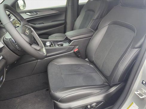 New 2025 Jeep Grand Cherokee Altitude image 4