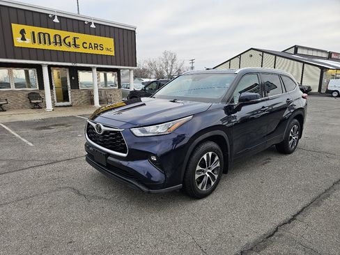 Used 2020 Toyota Highlander XLE image 2