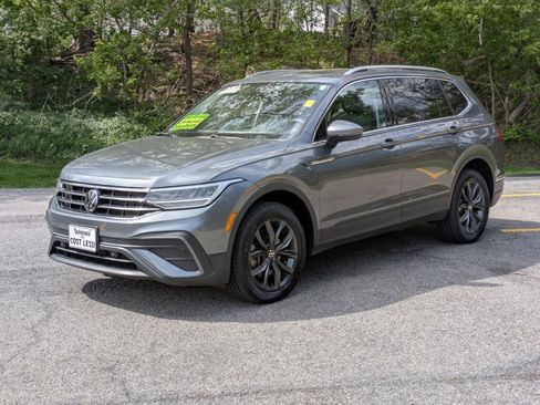 Used 2023 Volkswagen Tiguan SE AWD/4WD image 3