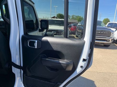 Used 2021 Jeep Gladiator Rubicon w/ LED Lighting Group AWD/4WD image 20
