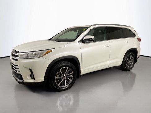 Used 2018 Toyota Highlander XLE AWD/4WD image 8