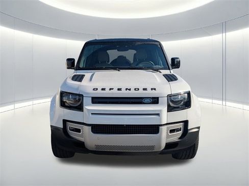 Used 2023 Land Rover Defender 110 SE image 3