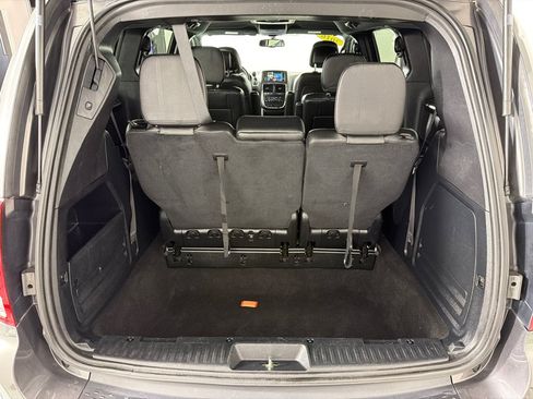 Used 2016 Dodge Grand Caravan SXT FWD image 18