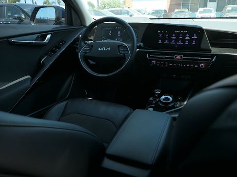 Used 2023 Kia Niro EX FWD image 22