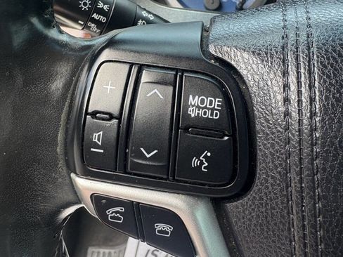 Used 2017 Toyota Sienna Limited Premium FWD image 22