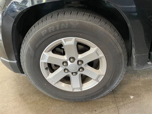 Used 2016 GMC Acadia SLE AWD/4WD image 23