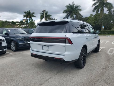 New 2025 Lincoln Navigator Reserve w/ Jet Appearance Package image 4