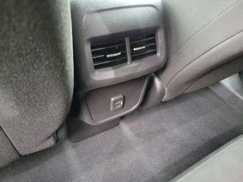 Used 2023 Chevrolet Equinox LT FWD image 12