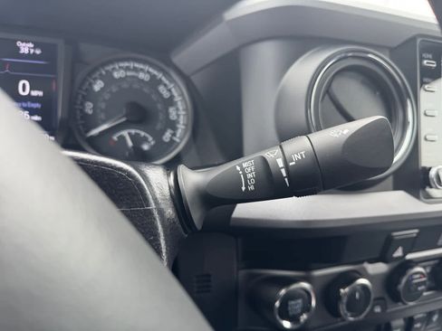 Used 2022 Toyota Tacoma TRD Sport AWD/4WD image 17