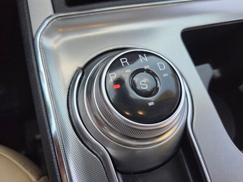 Used 2022 Ford Edge SEL w/ Convenience Package image 18