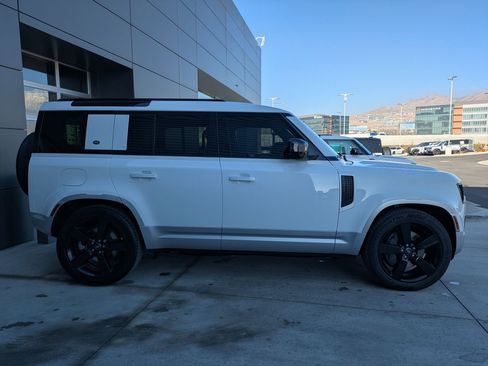 Used 2023 Land Rover Defender 110 SE image 2