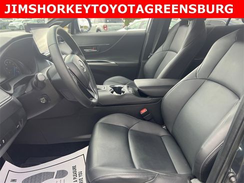 Used 2024 Toyota Venza XLE image 13