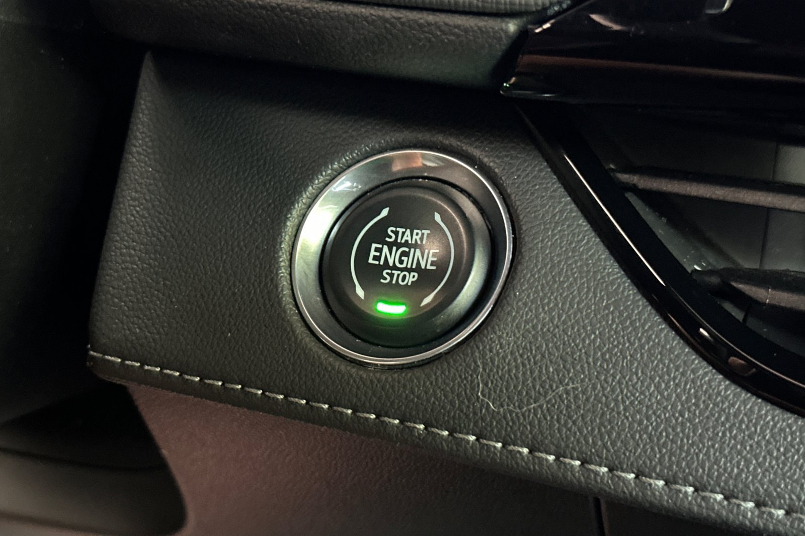 Used 2025 Buick Enclave Preferred AWD/4WD image 23