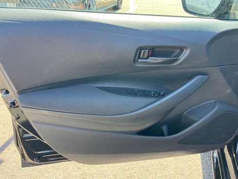 Used 2025 Toyota Corolla LE image 18