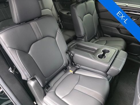 Used 2025 Honda Pilot EX-L image 29