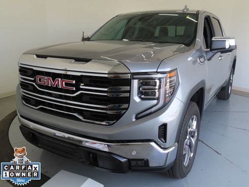 Used 2026 GMC Sierra 1500 SLT image 9