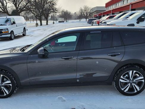 Used 2025 Volvo V60 B5 Cross Country Plus image 13