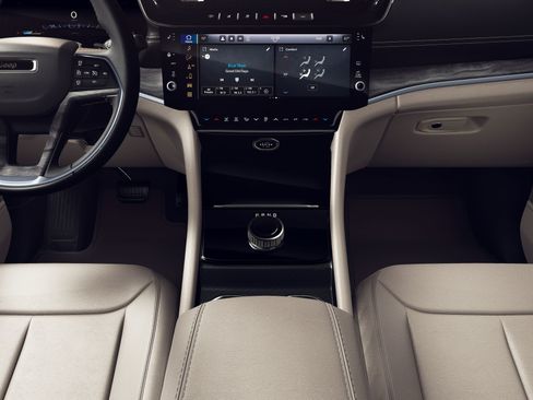 New 2026 Jeep Grand Cherokee Limited RWD image 5
