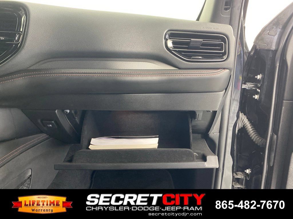 Used 2022 Dodge Durango R/T w/ Blacktop Package AWD/4WD image 33