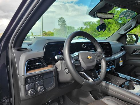 Certified 2025 Chevrolet Suburban High Country image 37